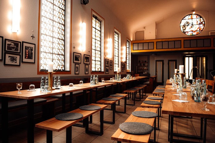 5_Kirche_Lokal von innen_Alibek Käsler.jpg