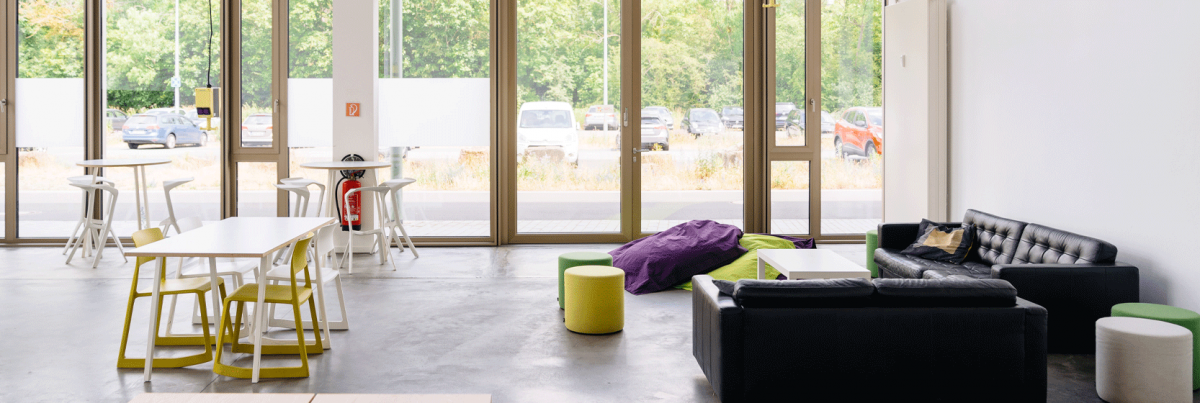 Kreativraum Kassel mit Sitzsäcken und Sofas – Idea Lab Science Park Kassel